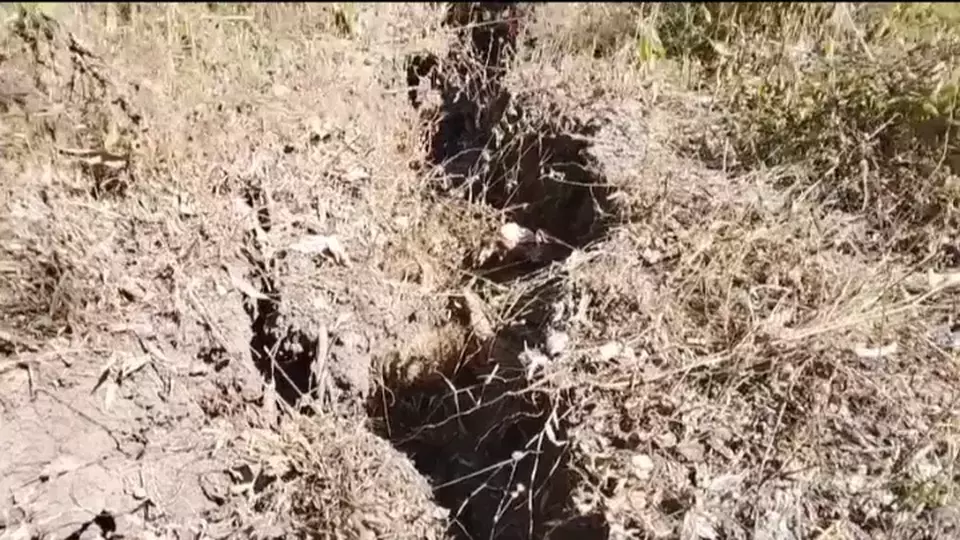 Tanah di Golo Pateng Retak Seusai Diguncang Gempa Manggarai